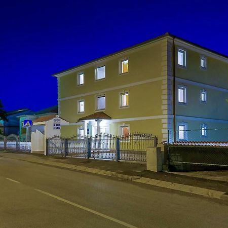 Apartments Lulic Crikvenica Bagian luar foto