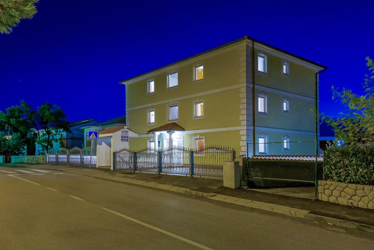 Apartments Lulic Crikvenica Bagian luar foto